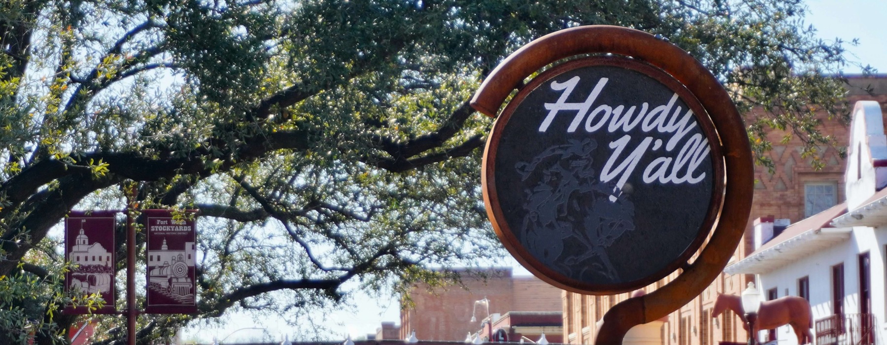 a sign that reads, Howdy Ya'll